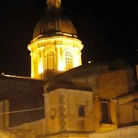 Piazza San Benedetto Bed & Breakfast Militello in Val di Catania